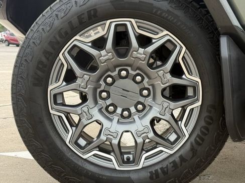Used 2024 GMC Hummer EV 3X AWD/4WD image 10