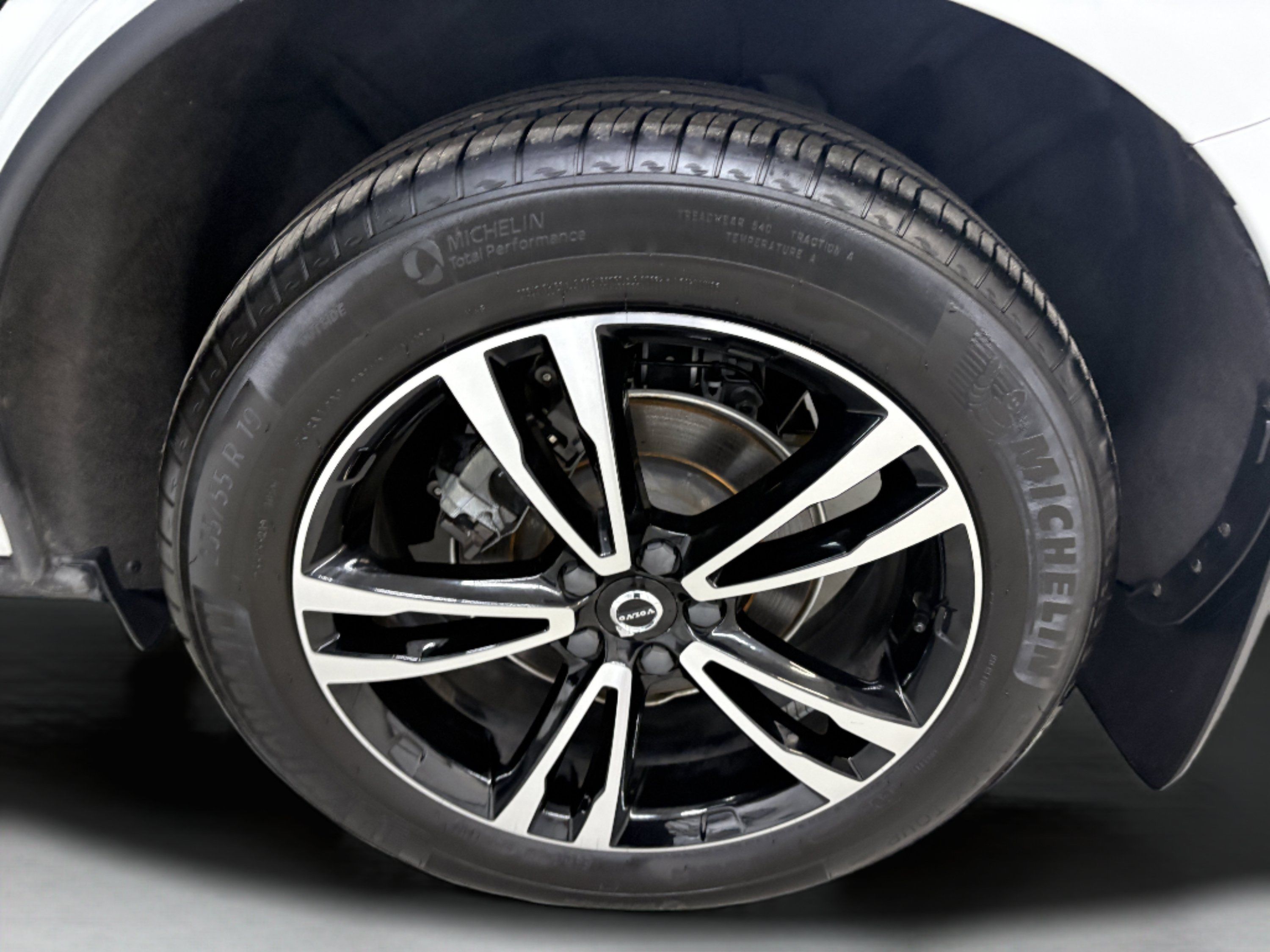 Used 2021 Volvo XC60 T5 Momentum AWD/4WD image 7