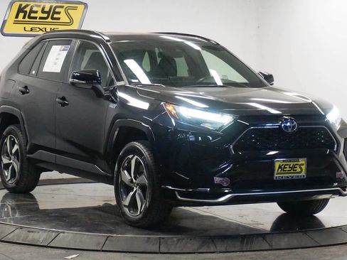 Used 2024 Toyota RAV4 SE image 5