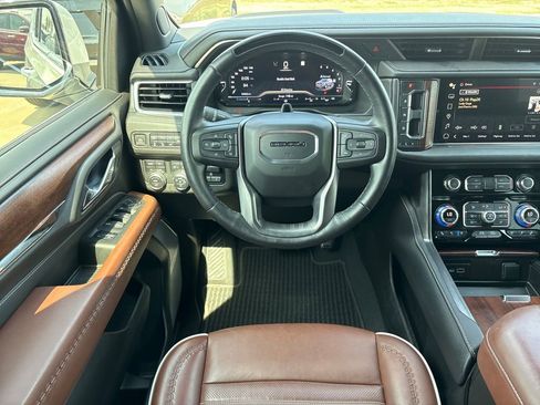 Used 2023 GMC Yukon Denali Ultimate image 18