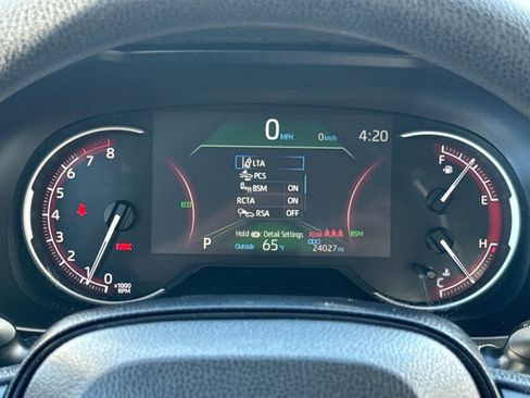 Used 2025 Toyota RAV4 XLE AWD/4WD image 17
