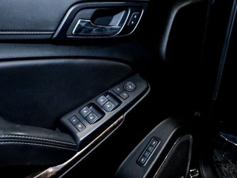Used 2020 Chevrolet Suburban LT image 20