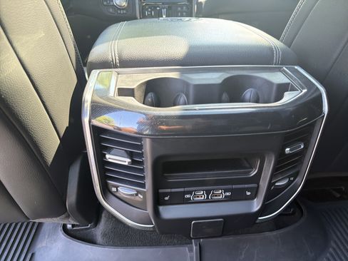 Used 2022 RAM 1500 Laramie AWD/4WD image 15