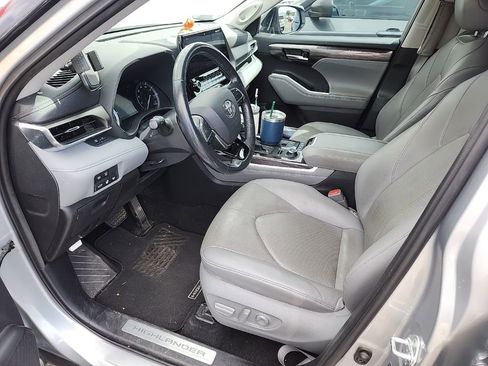 Used 2021 Toyota Highlander Limited image 8