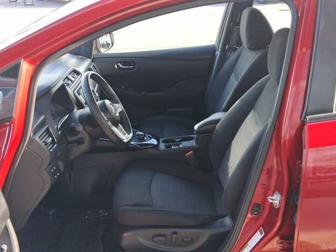 Used 2020 Nissan Leaf SV w/ SV Technology Package image 18