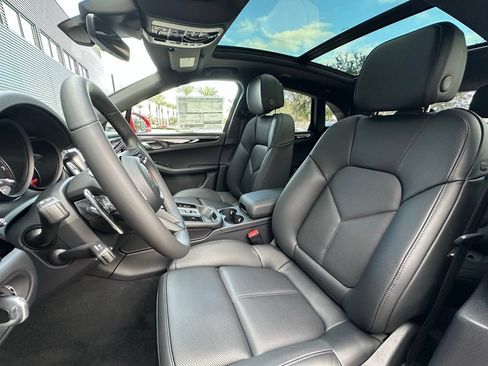 Used 2026 Porsche Macan AWD/4WD image 5