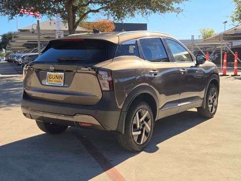 New 2026 Nissan Kicks SV w/ SV Premium Package FWD image 3