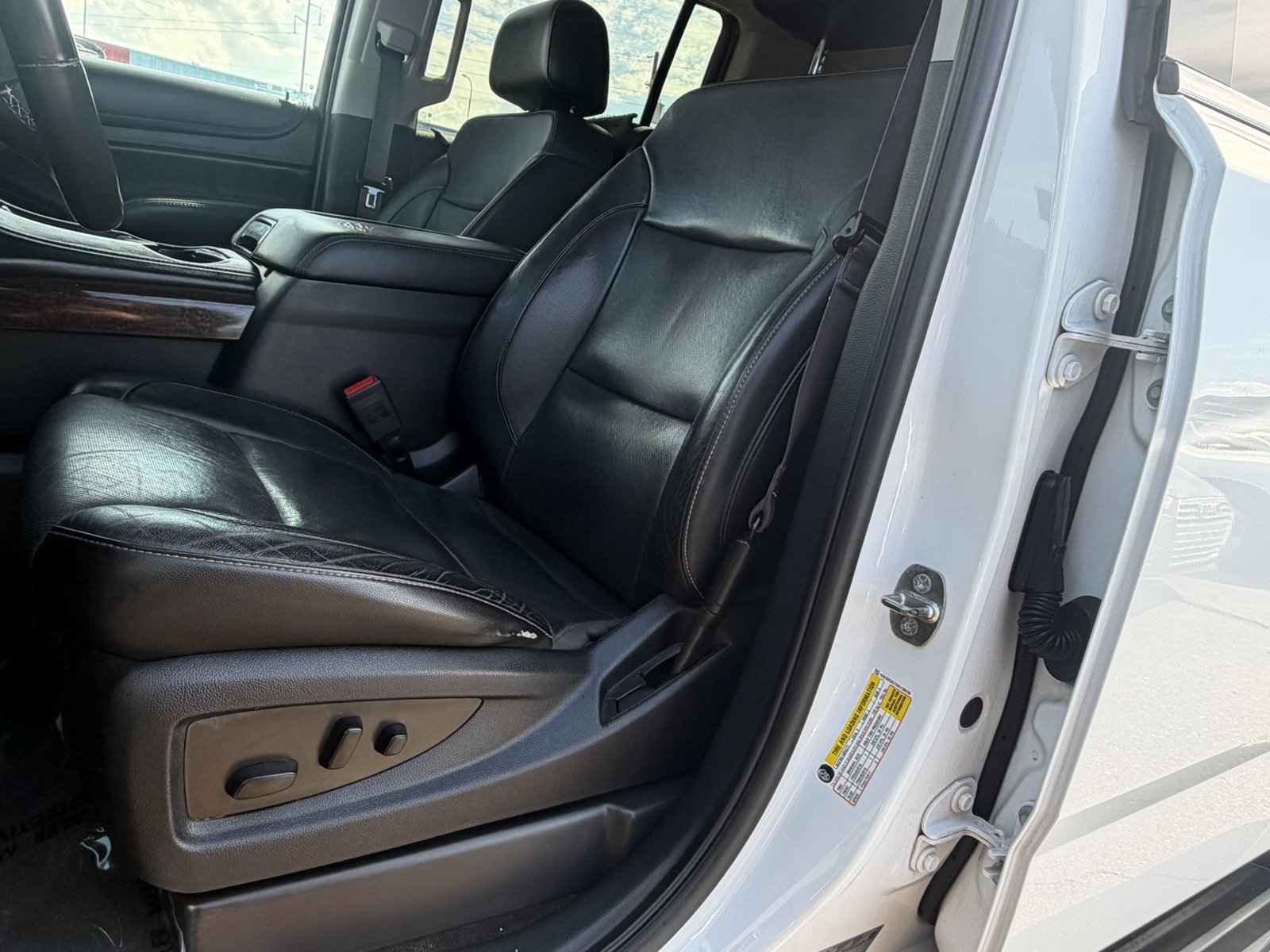 Used 2017 GMC Yukon XL SLT AWD/4WD image 8