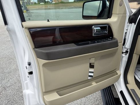 Used 2017 Lincoln Navigator L Reserve RWD image 21