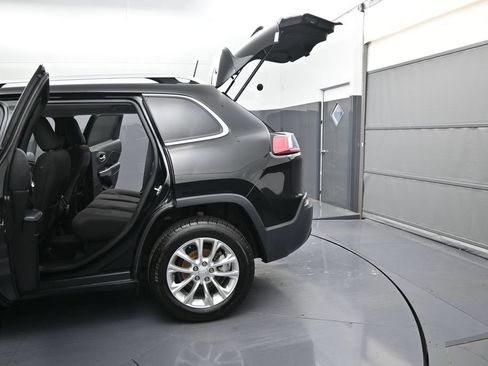 Used 2019 Jeep Cherokee Latitude w/ Popular Appearance Group FWD image 12