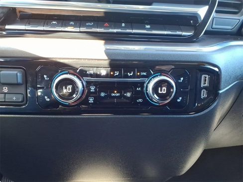 Used 2025 GMC Sierra 1500 SLT image 25