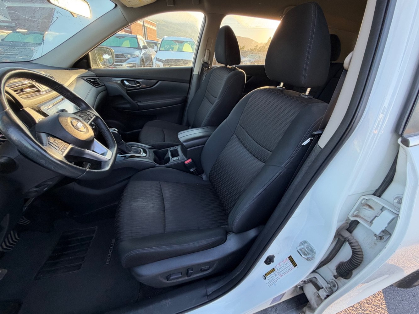 Used 2017 Nissan Rogue SV AWD/4WD image 16