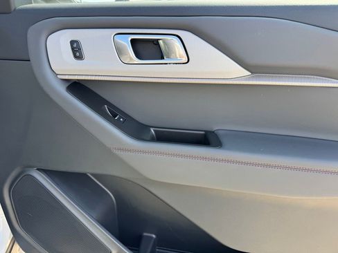 Used 2025 Ford Explorer Active image 9