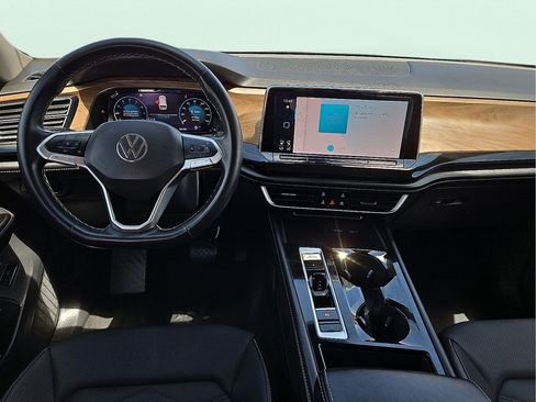 Used 2025 Volkswagen Atlas SE FWD image 11