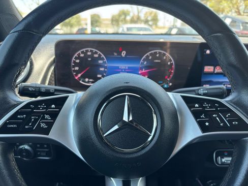 Used 2025 Mercedes-Benz GLB 250 4MATIC image 30