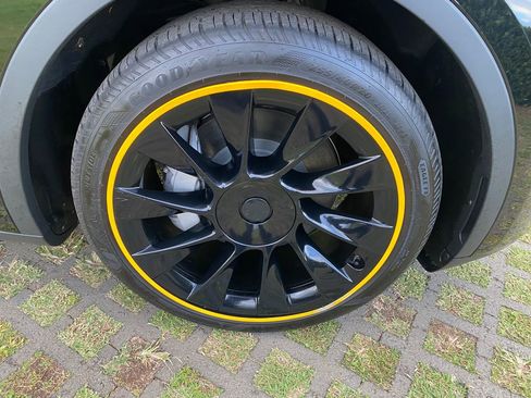 Used 2024 Tesla Model Y Long Range image 9