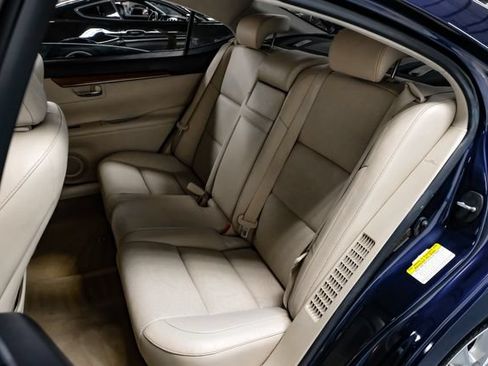 Used 2014 Lexus ES 300h w/ Luxury Package w/Bamboo Trim FWD image 34