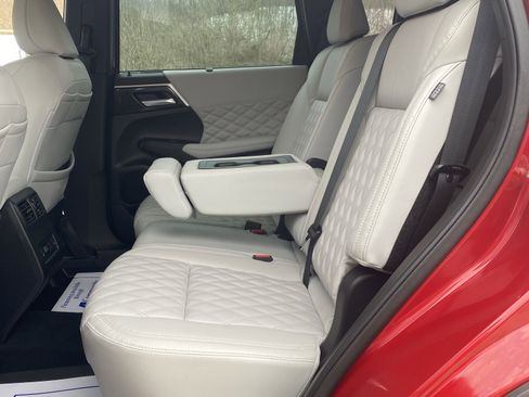 Used 2023 Mitsubishi Outlander SEL image 18