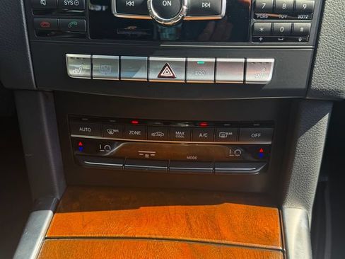 Used 2014 Mercedes-Benz E 350 4MATIC Sedan image 21
