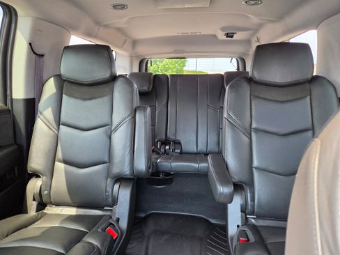Used 2016 Cadillac Escalade ESV Luxury AWD/4WD image 8