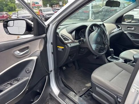 Used 2017 Hyundai Santa Fe Sport FWD image 11