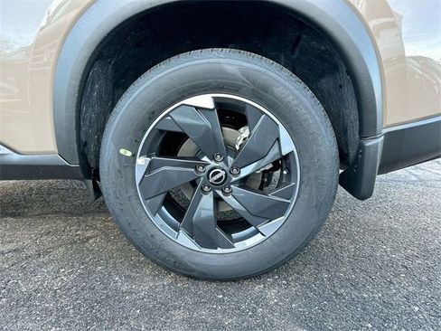 Used 2025 Nissan Rogue SV image 37