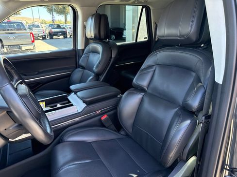 Certified 2025 Lincoln Navigator Reserve AWD/4WD image 10