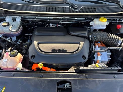 Used 2024 Chrysler Pacifica Select image 8