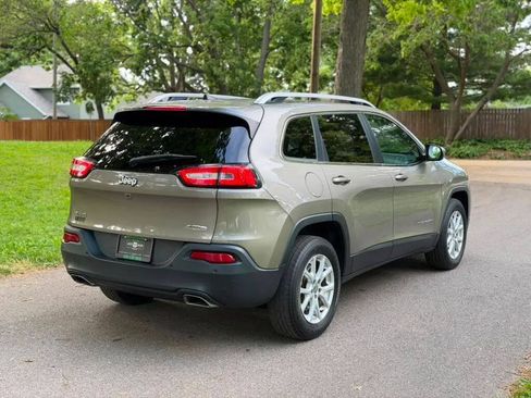 Used 2017 Jeep Cherokee Latitude w/ Safety/Convenience Group AWD/4WD image 6