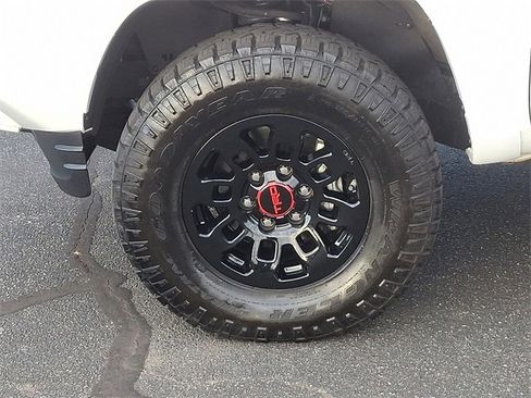 Used 2022 Toyota Tacoma TRD Sport image 8