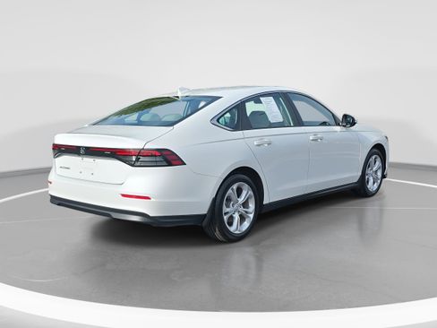 Certified 2025 Honda Accord LX image 5