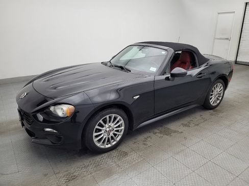 Used 2017 FIAT 124 Spider Classica image 2