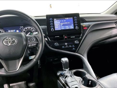 Used 2024 Toyota Camry SE image 9