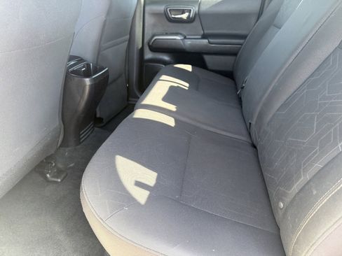 Used 2016 Toyota Tacoma TRD Off-Road w/ Premium & Technology Package image 18