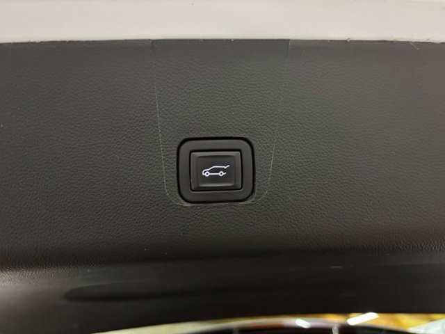 Used 2023 Chevrolet Traverse Premier w/ Redline Edition AWD/4WD image 10