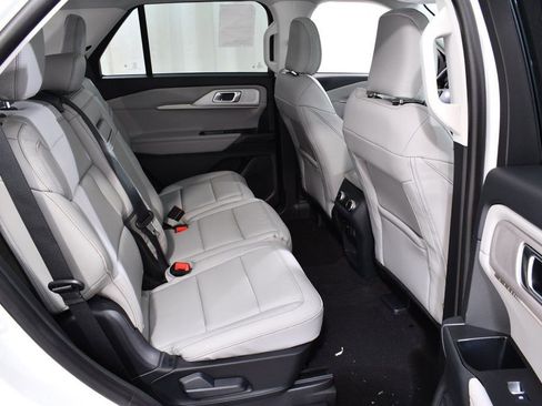 New 2025 Ford Explorer Active w/ Active Comfort Package image 19