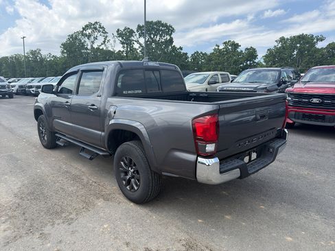 Used 2021 Toyota Tacoma SR5 w/ SR5 Appearance Package (SM) RWD image 2