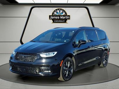 Used 2025 Chrysler Pacifica Limited