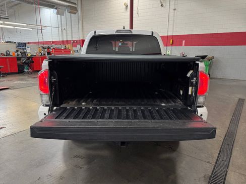Used 2017 Toyota Tacoma Limited w/ Tow Package AWD/4WD image 34