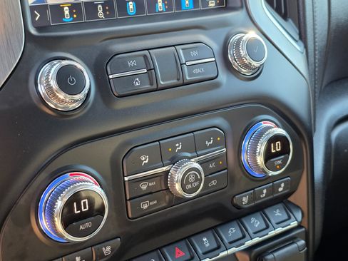 Used 2021 GMC Sierra 3500 Denali w/ Denali Black Diamond Edition image 40