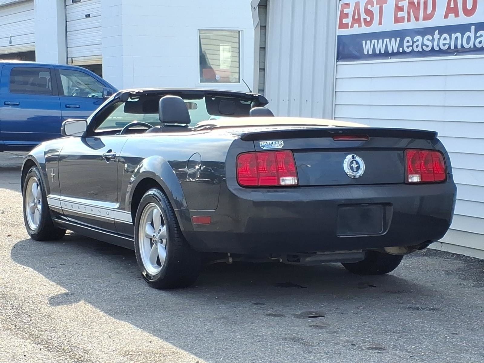 Used 2008 Ford Mustang Premium RWD image 3