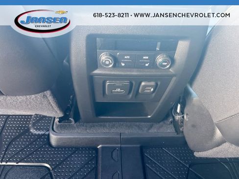 Used 2023 Chevrolet Traverse Premier FWD image 22