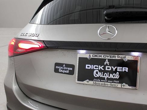 Used 2024 Mercedes-Benz GLC 300 4MATIC image 43