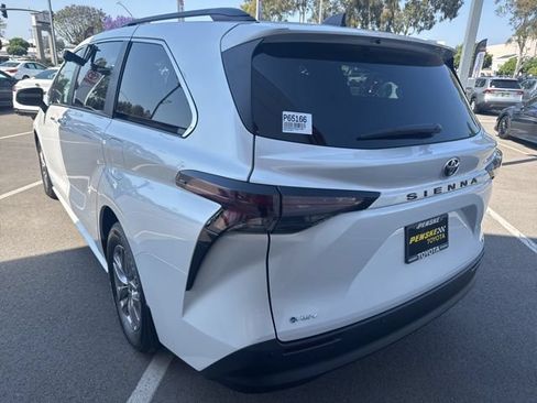 Certified 2026 Toyota Sienna XLE FWD image 11
