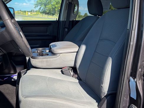 Used 2018 RAM 1500 Express w/ Express Value Package AWD/4WD image 17