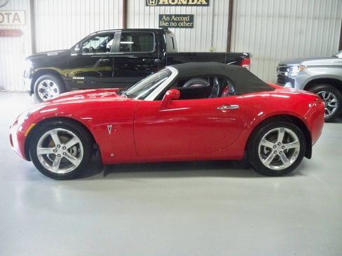 Used 2006 Pontiac Solstice Convertible w/ Premium Package image 4