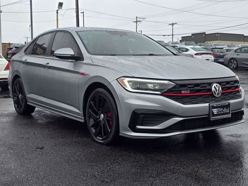 Used 2019 Volkswagen Jetta GLI image 4
