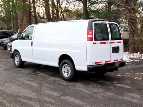 Used 2013 Chevrolet Express 2500 image 4
