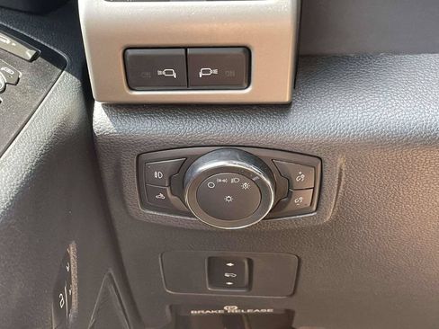 Used 2022 Ford F250 Lariat w/ Black Appearance Package AWD/4WD image 19
