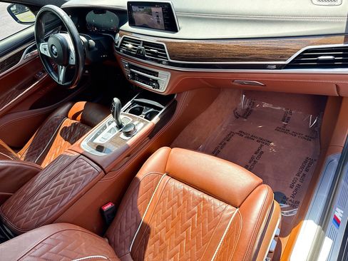Used 2022 BMW 750i xDrive w/ Executive Package AWD/4WD image 14